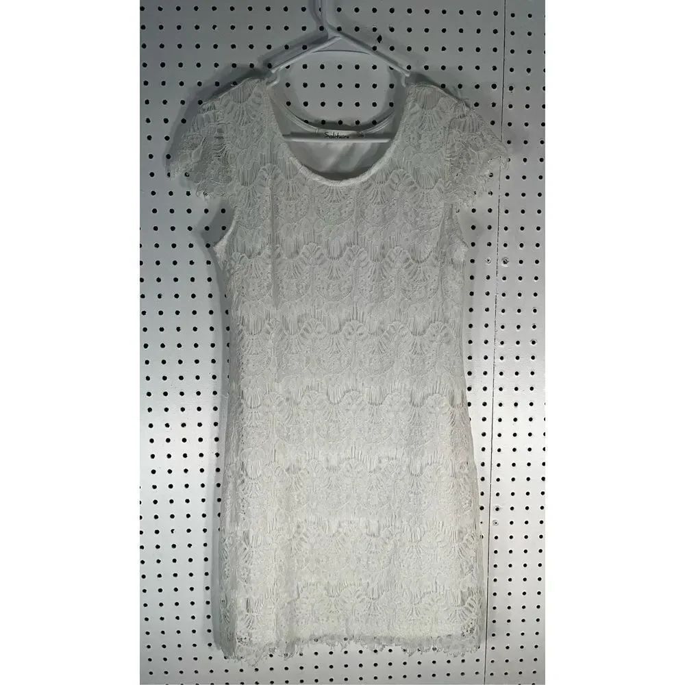 Solitaire lace dress